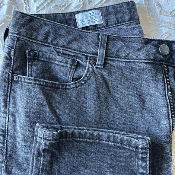 GAP black jeans, s/c means short or cropped- high rise - Picture 2 of 3